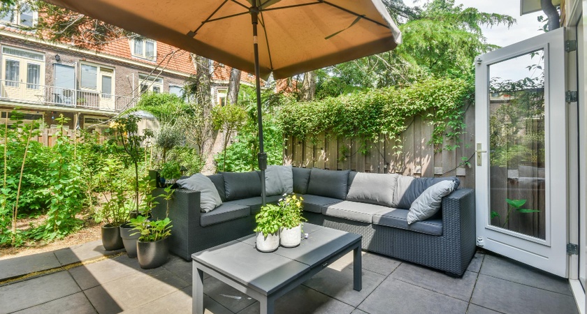 източване и пълнене на основата за чадър