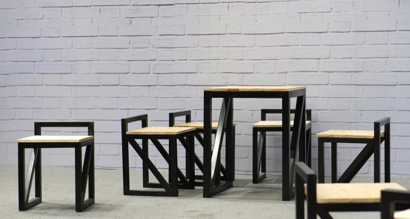 вижте устойчиви малки столове за дома