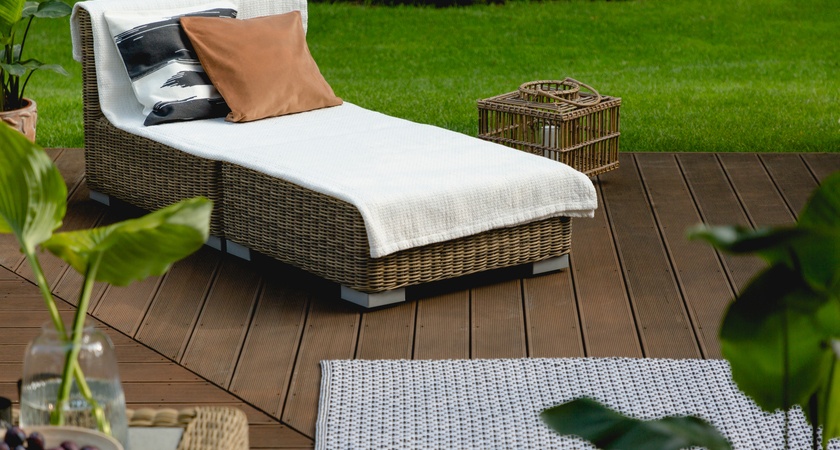 маса за балкон градински килим