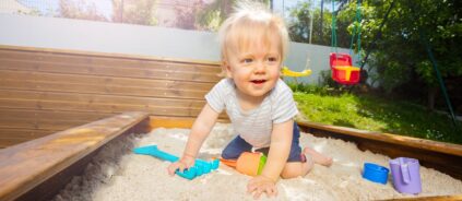 батут, пясъчник и детска у дома площадка